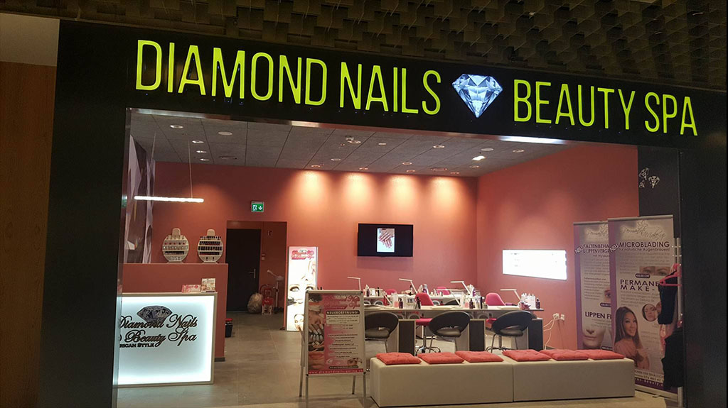 Diamond Nails & Beauty 